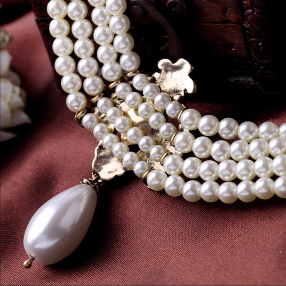 Beautiful Faux Pearl Necklace. - Picture 5 of 7